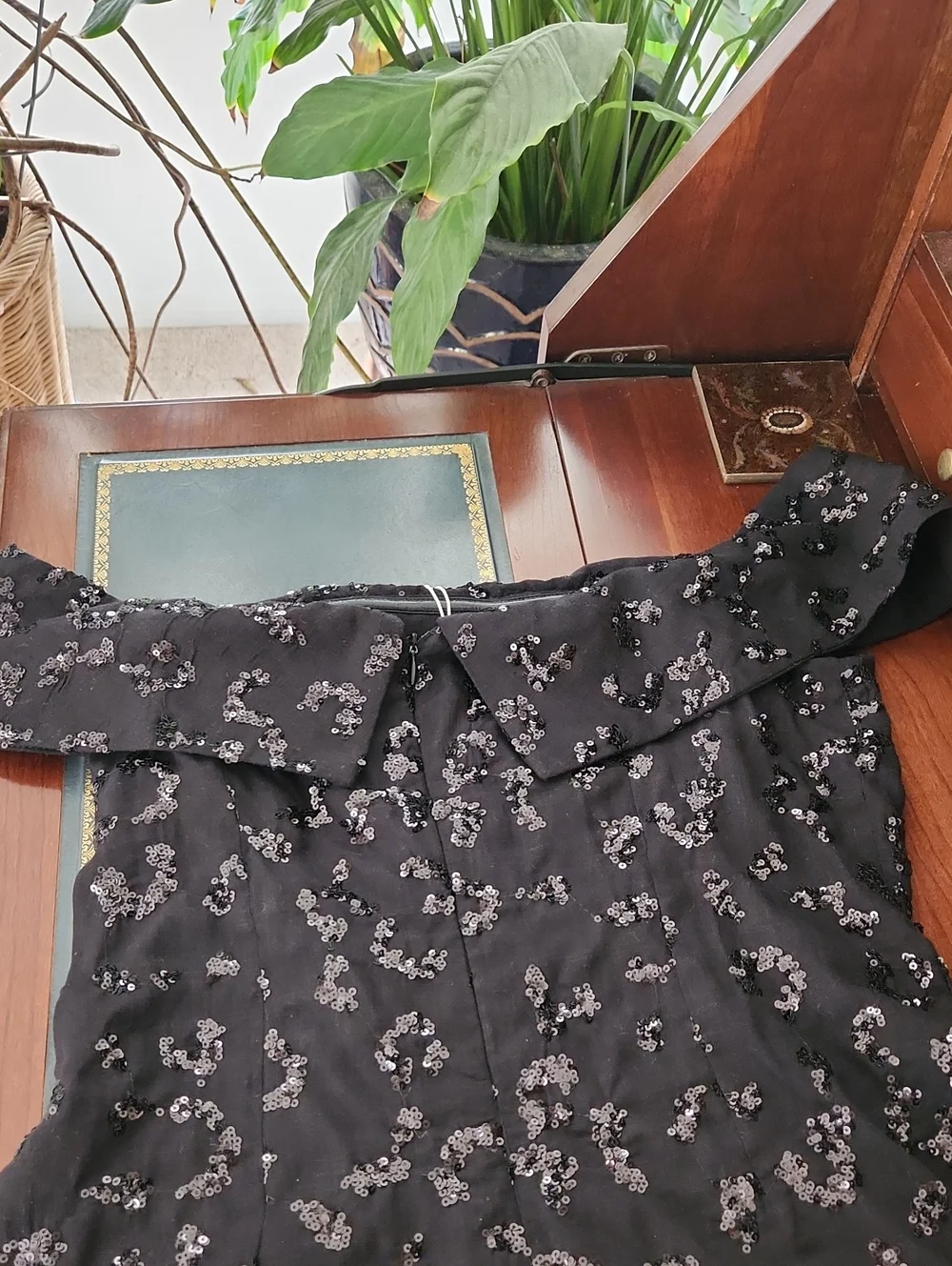 Zara Off-Shoulder Black Sequin Top  Made of Viscose And linen.